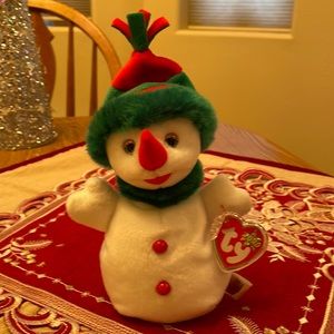 - Beanie Babies Snowgirl. Butt tag and 2000 Ty hang tag. 9” tall.